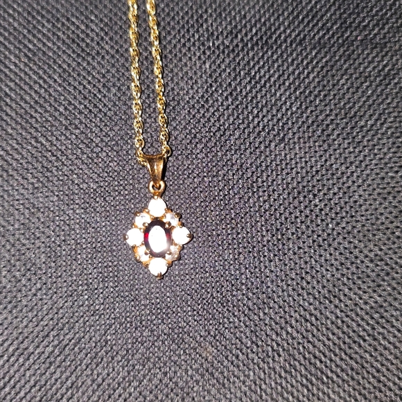 Certificate of authenticity Gold necklace/chain (16") w/ garnet & crystal charm. - Picture 5 of 6